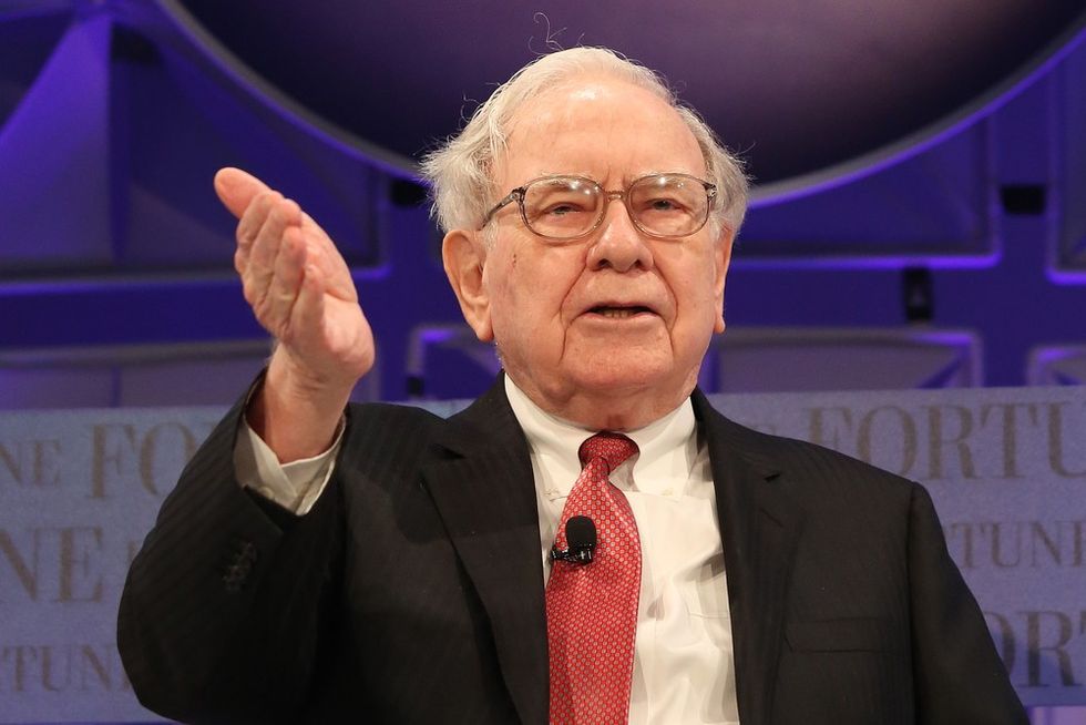 This Bold Entrepreneur Invited Warren Buffett to Dinner - Here's The Advice He Gave Her