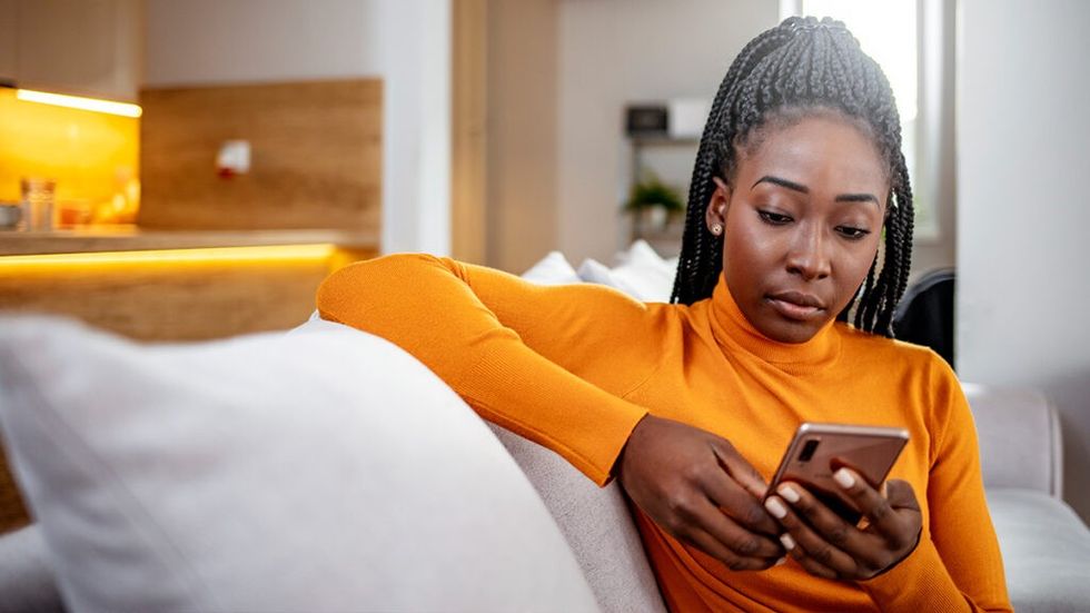 what does it mean to ghost someone