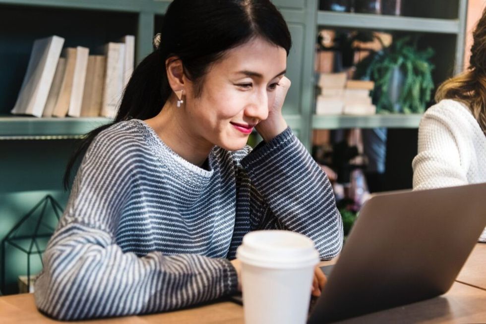 Woman-smiling-at-laptop