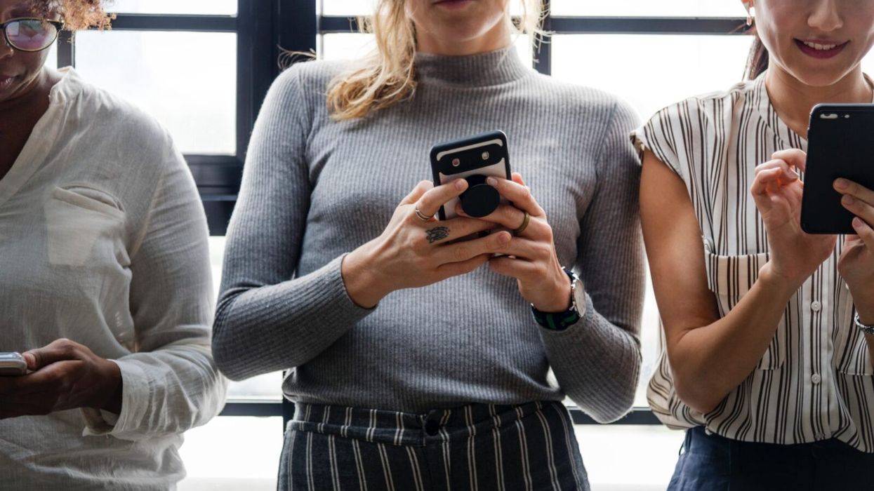 4 Subtle Signs That Texting Is Negatively Affecting Your Well-Being