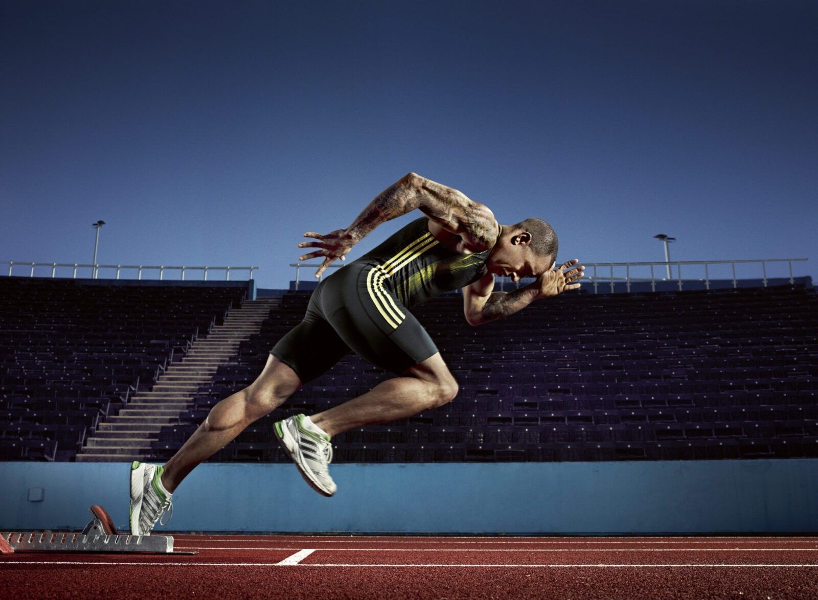 epic picture of athlete running - habits of professional athletes