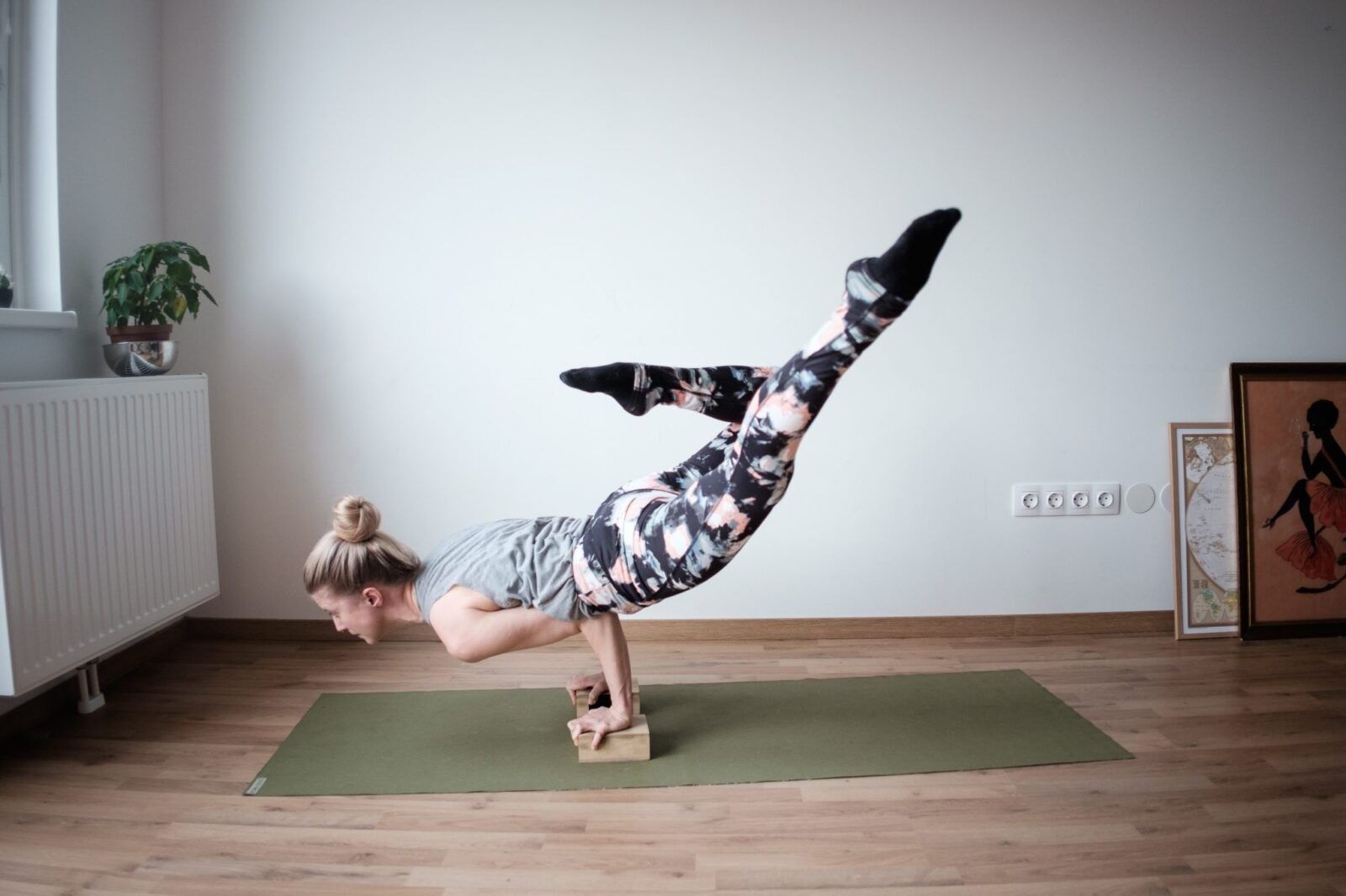 strong-woman-advanced-yoga-pose