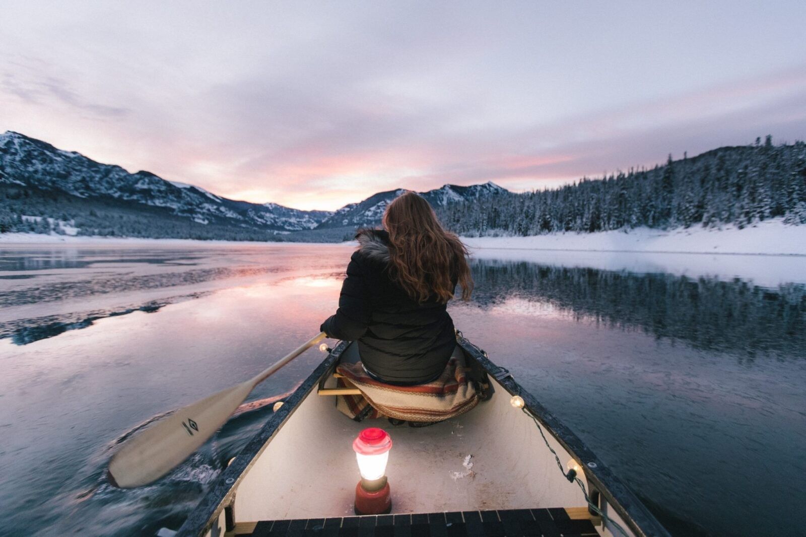 woman-canoe-beautiful-scenery