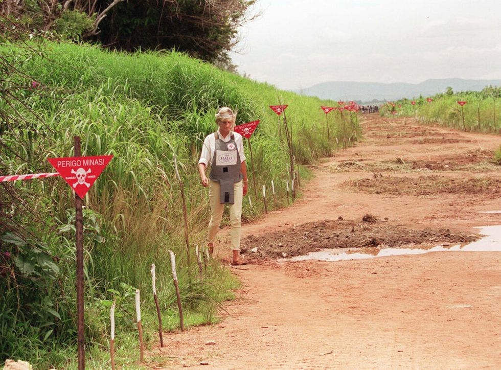 Princess-Diana-Clears-Landmines-in-Mozambique