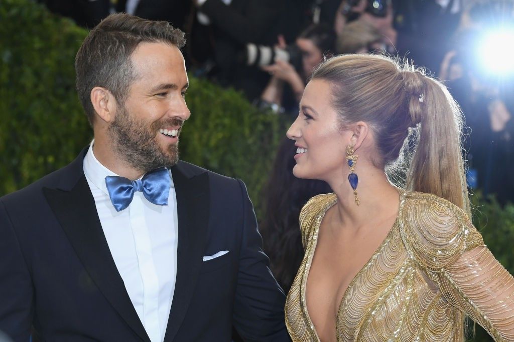 blake-lively-ryan-reynolds-looking-each-other-lovingly