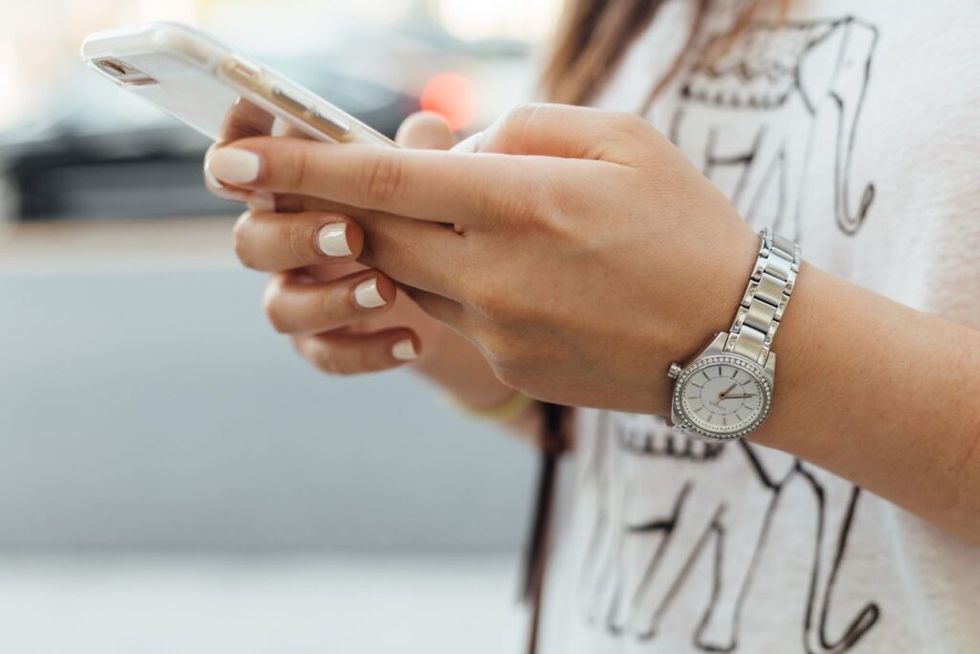 woman-smartphone-texting-scrolling-social-media