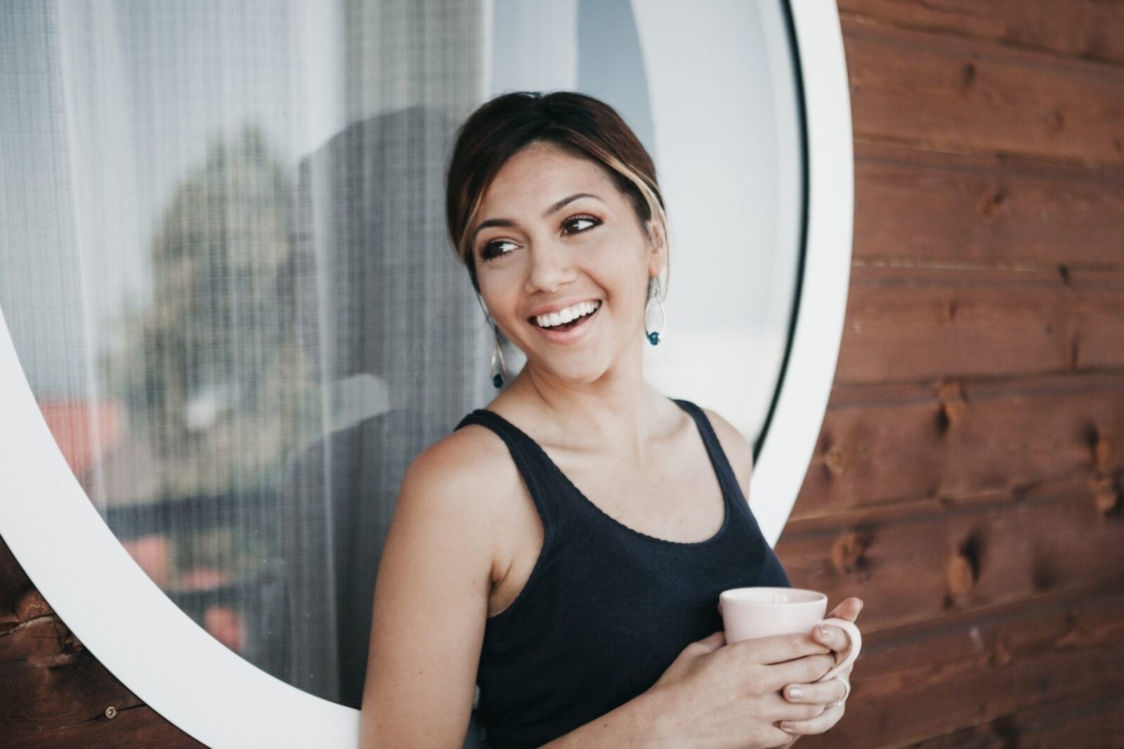 Woman-smiling-with-coffee