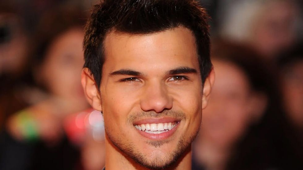 Taylor Lautner smiling at a Hollywood premiere