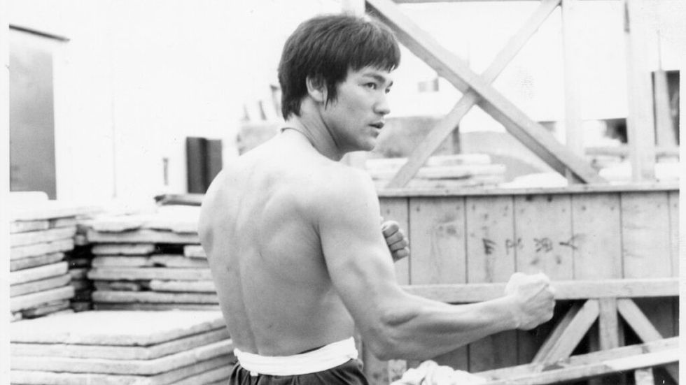 Bruce Lee black and white pic of training