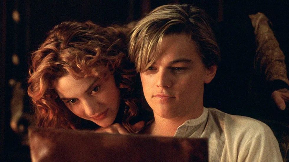 Kate Winslet looking over Leonardo DiCaprio's shoulder in Titanic