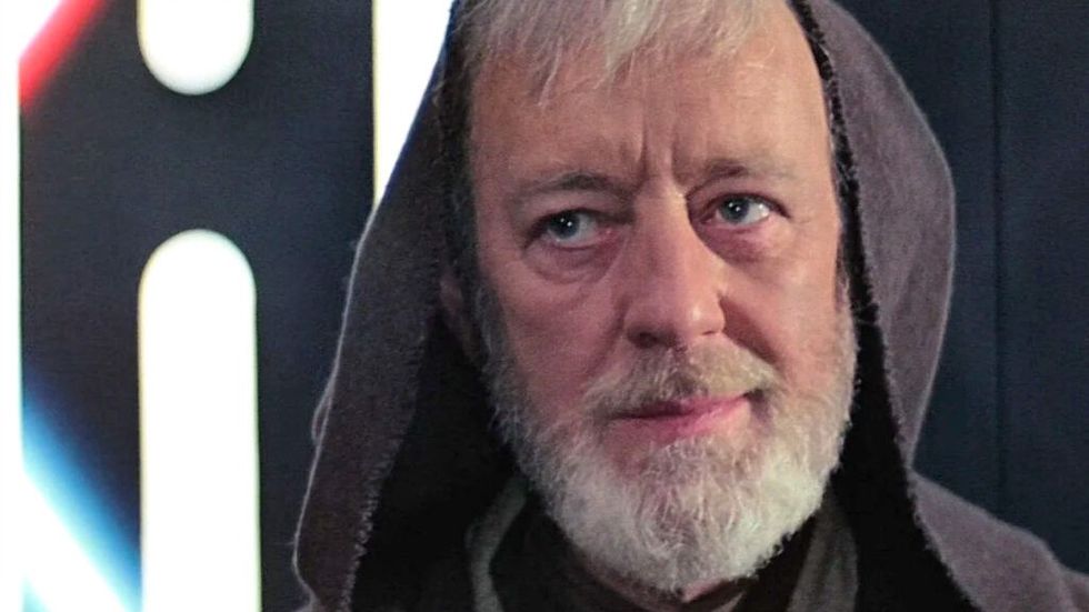 Bătrânul Obi-Wan Kenobi poartă un hanorac în Star Wars A New Hope