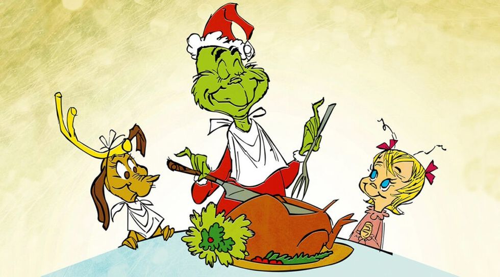 The Grinch, cu Max și Cindy-Lou Who, sculptează monstrul la grătar în How the Grinch Stole Christmas (1966)