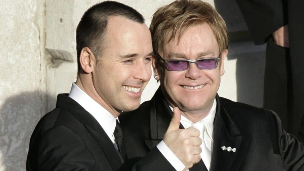 David Furnish și Elton John în ziua nunții lor