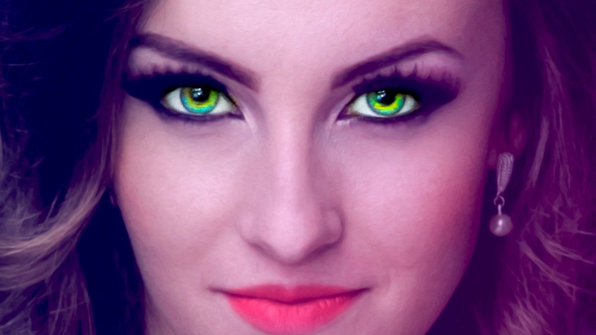 Woman with piercing green blue eyes