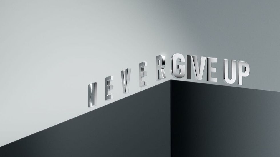 "Gib nie auf" auf einem schwarzen Block