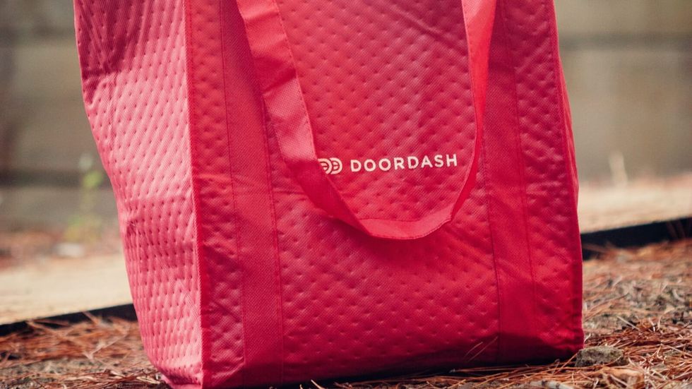 red doordash delivery bag