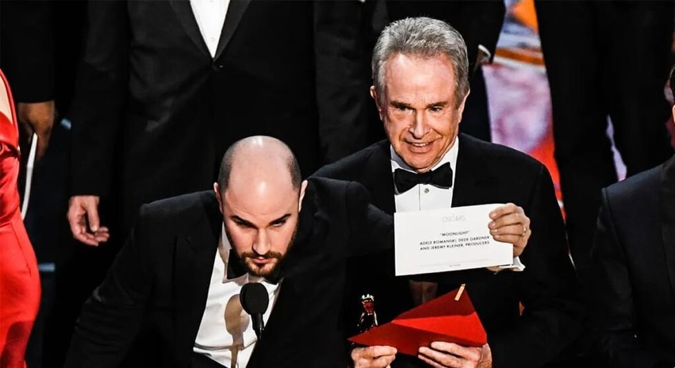 Warren Beatty holding Moonlight winning Oscar envelope during 2017 Oscars