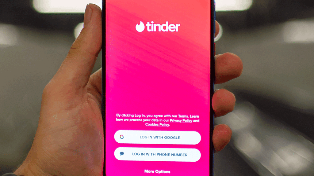 How to create a great Tinder bio. Photo by Mika Baumeister on Unsplash