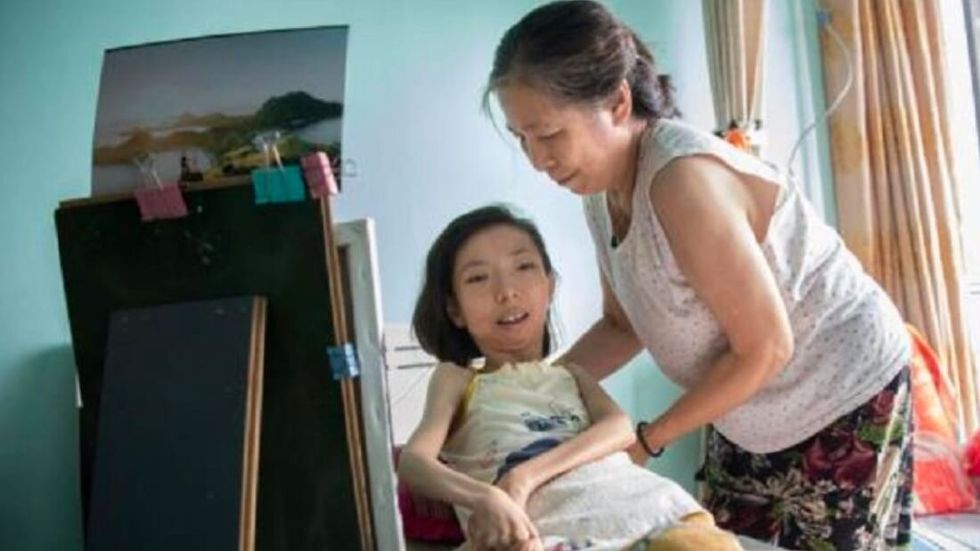 Волосатые японские мамы. Тетя кореянка ухаживала за парализованной девушкой.