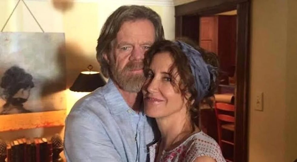 Felicity Huffman William H Macy with their arms around each other in old photo.