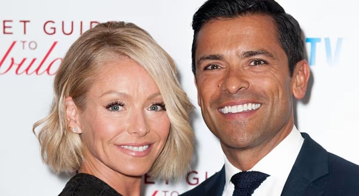 Kelly Ripa with husband Mark Consuelos on the red carpet.
