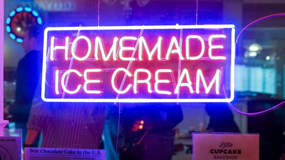 neon "homemade ice cream" sign