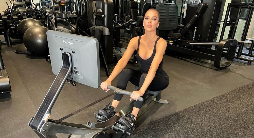 Khloe Kardashian working out at the gym wearing all black.