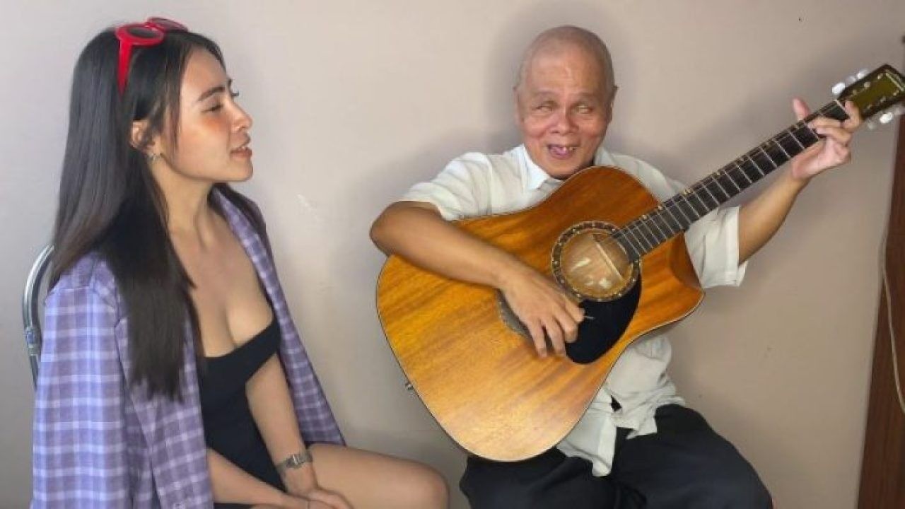 Meet the Blind Vietnamese Guitarist Who Transcends Barriers to Create Beautiful Music for Everyone (VIDEOS)