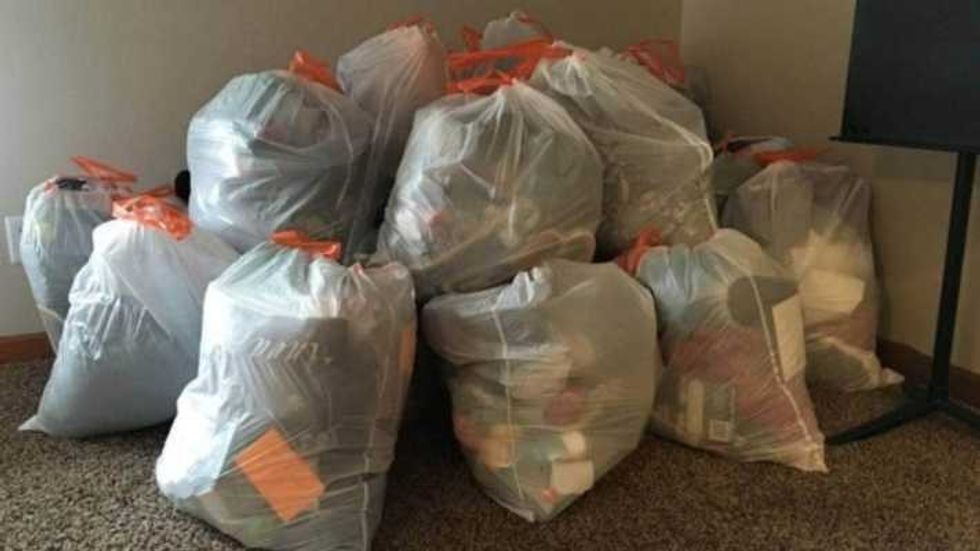 Daughter Refuses to Clean Her Room, so Her Mom Puts All Her Things in